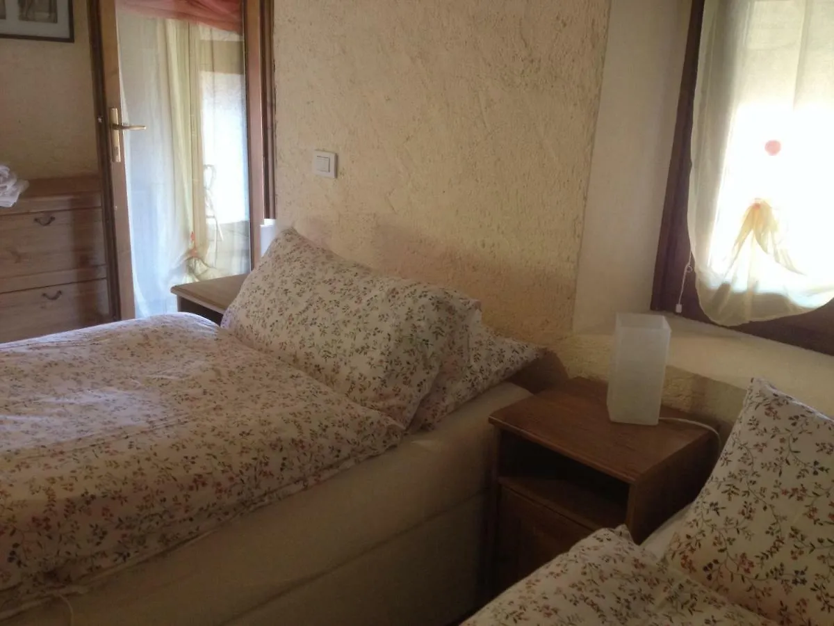 La Tana Del Ghiro Bed & Breakfast Porto Valtravaglia 0*,  Italy